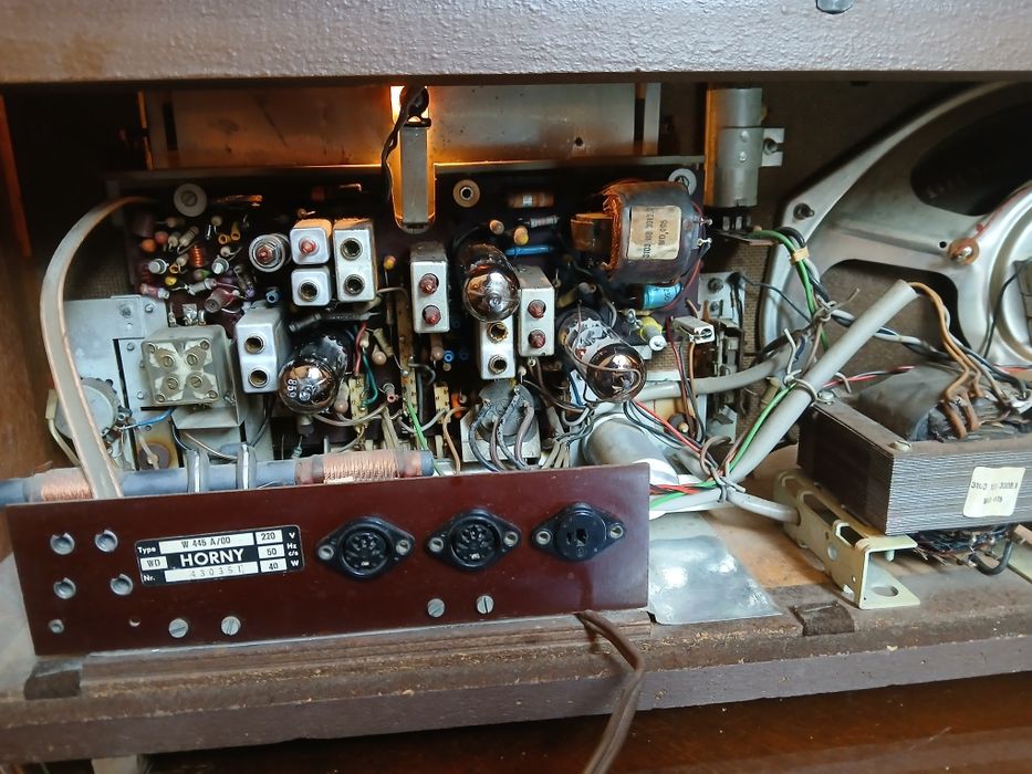 Radio cu lămpi Hornyphon W445A,ani 1965-66..
