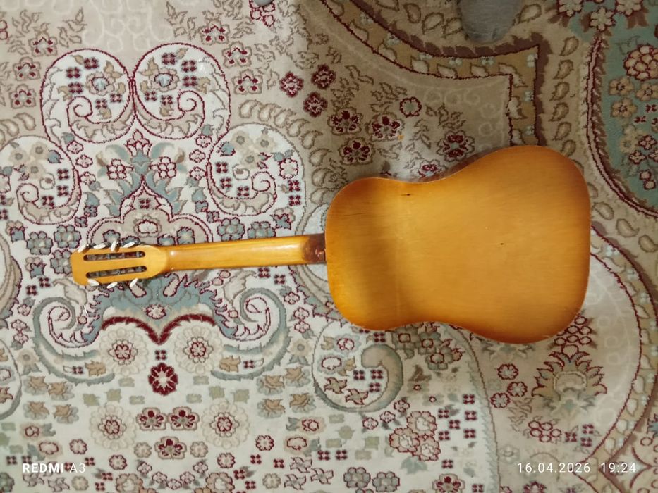 Продам гитару.уy