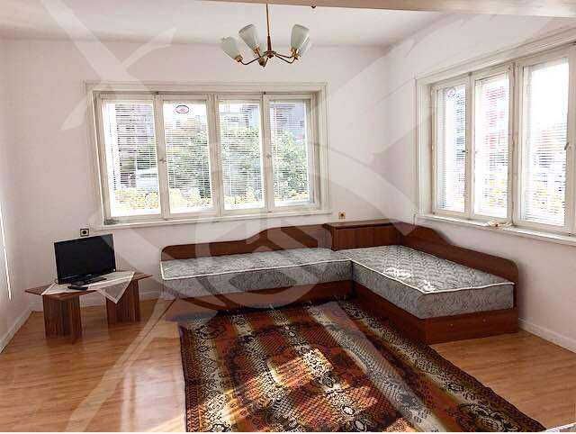 Дава се под наем Етаж от къща в Пловдив, Кършияка - 110 кв.м за 648.21 € - Снимка #1