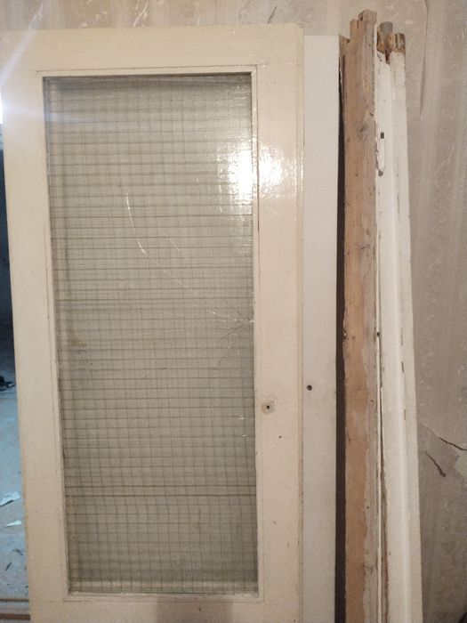 Двери б/у межкомнатные