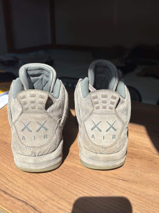 Jordan 4 Retro Kaws folosiți