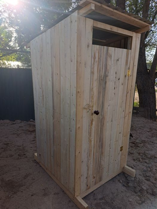 Уличный туалет--"