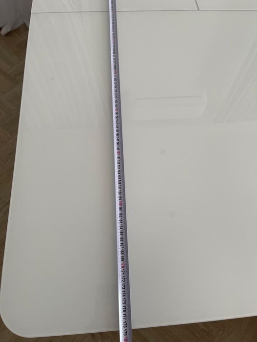 Стол раскладной, с каленным стеклом