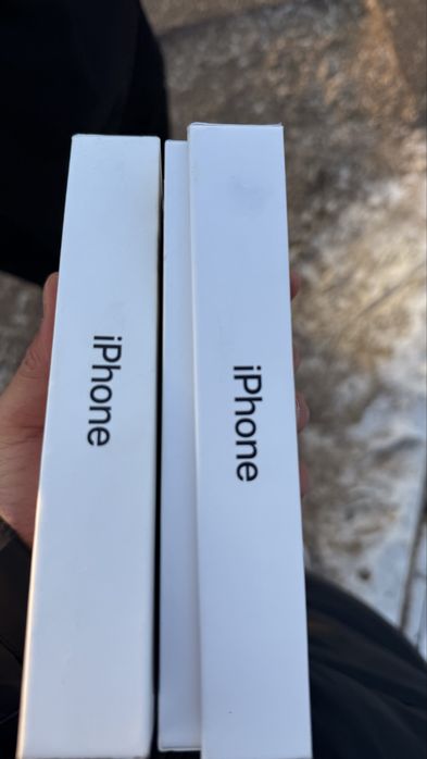 В продаже 2 айфон 13