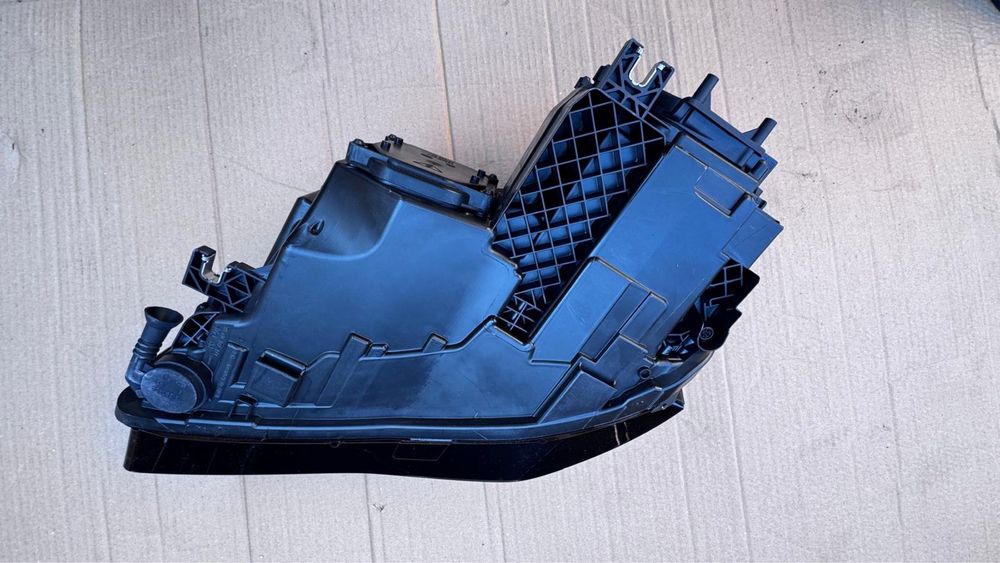 Far dreapta Audi A8/S8 D4 Full LedMATRIX an:2010-2014 Finantare Tbi