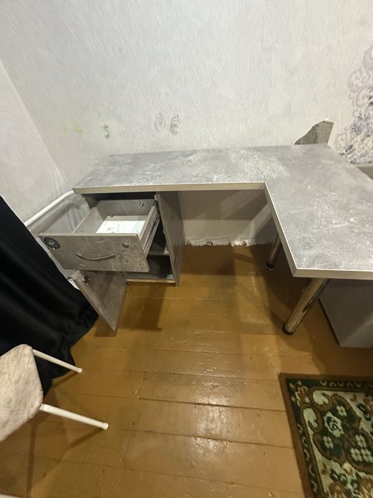 Продам маникюрный стол