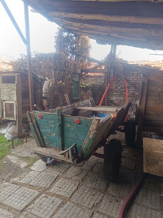 Продавам каруца.