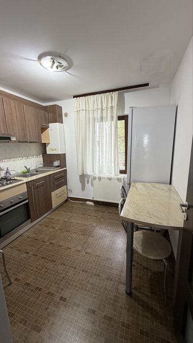 Apartament 3 camere la bloc vila Miroslava