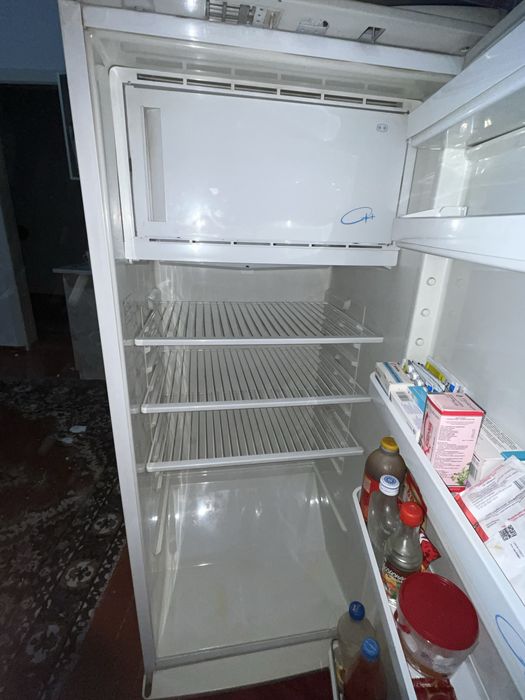 Холодильник продам срочно