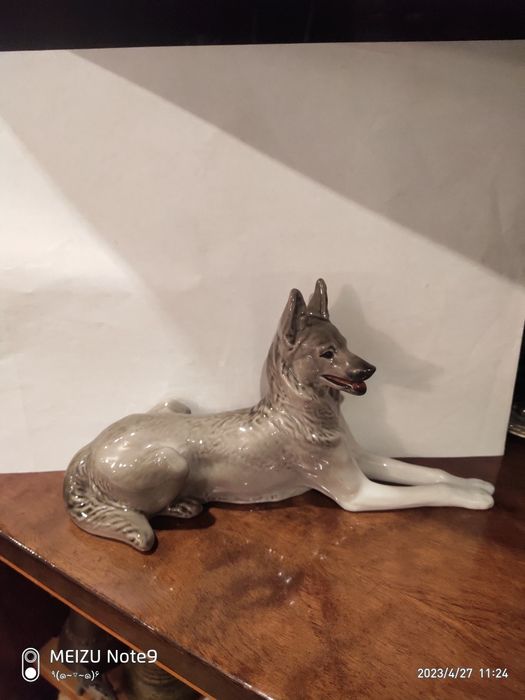 Статуэтка фарфор