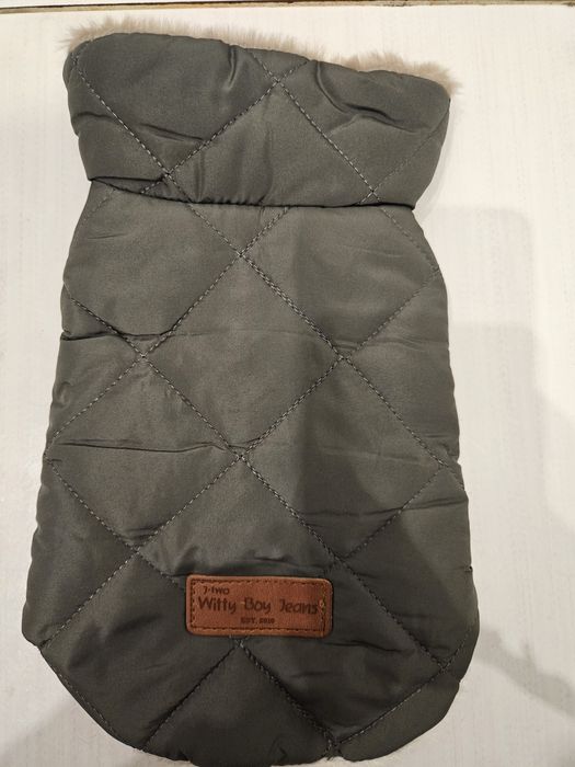 Яке за кученца дребна порода.Топли ,с подплата ,удобни и предпазващи.