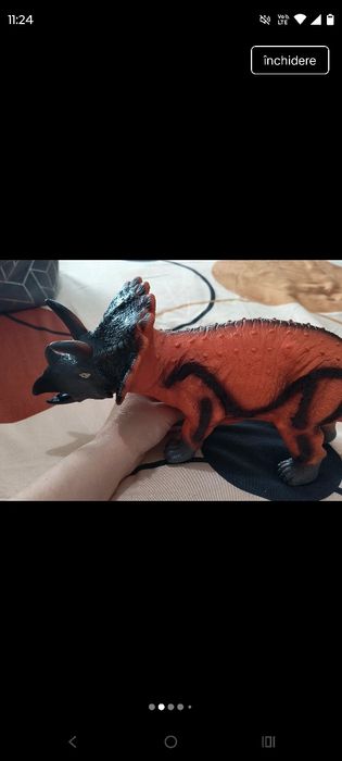 Dinozaur din plastic cauciucat cu sunete