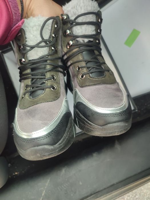 Дамски спортни боти