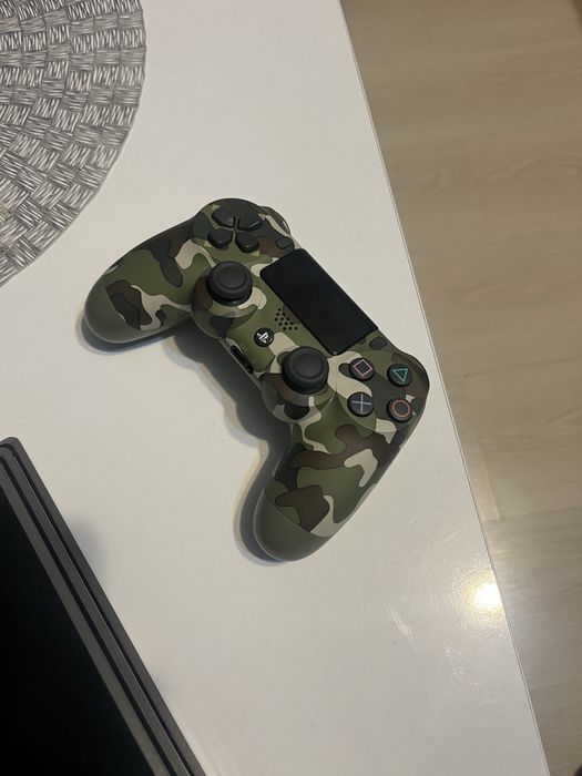 Playstation 4 pro 1T + 2 игри