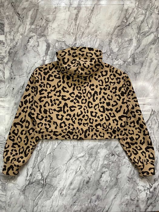 Hoodie crop Bershka, print leopard, cu glugă și fermoar, mărime XS