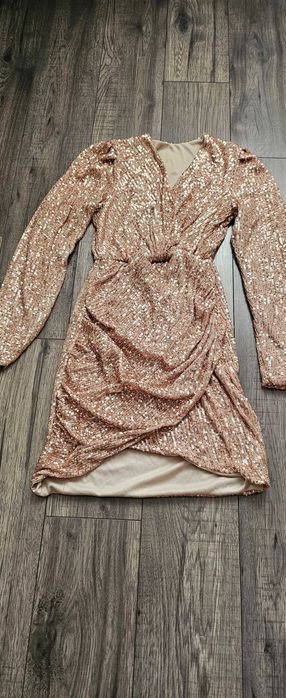 Официална рокля.