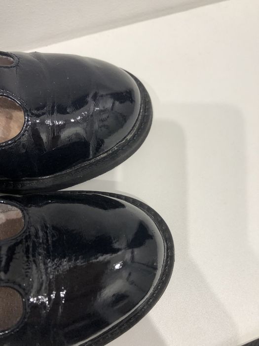 Школьные лаковые туфли