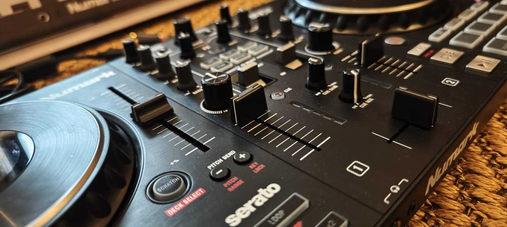 Controller DJ Numark Mixtrack Platinum FX