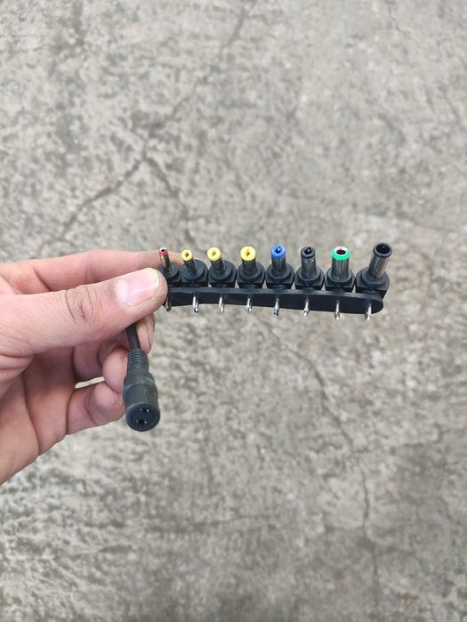 Zaryadnik, adapterlar uchun connectorlar