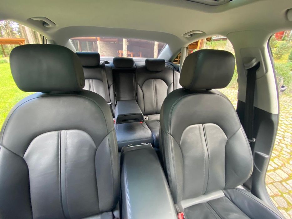 Луксозна кола под наем, за сватби, бизнес пътувания, балове в страната