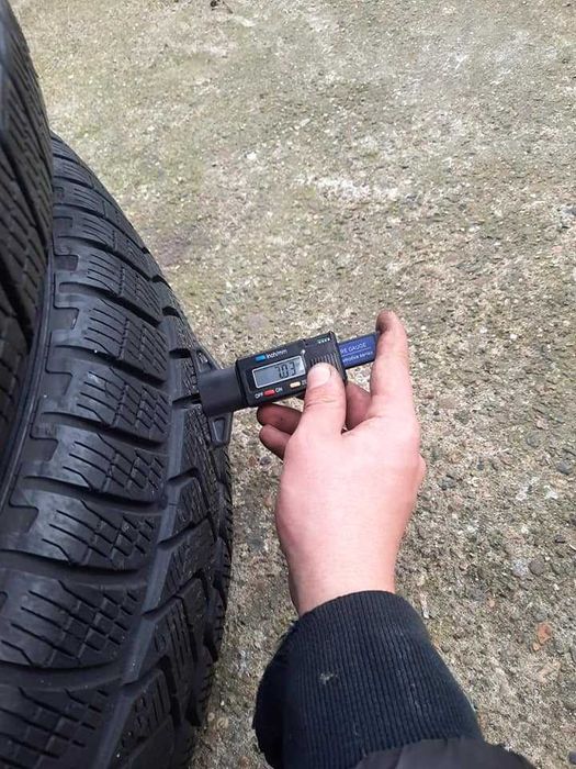 4 Броя 225/65/17 Pirelli 2x7mm 2x6,5mm