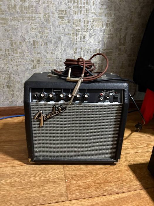 Электрогитара Squier Affinity Stratocaster HSS (+ кейс, педаль и блок)