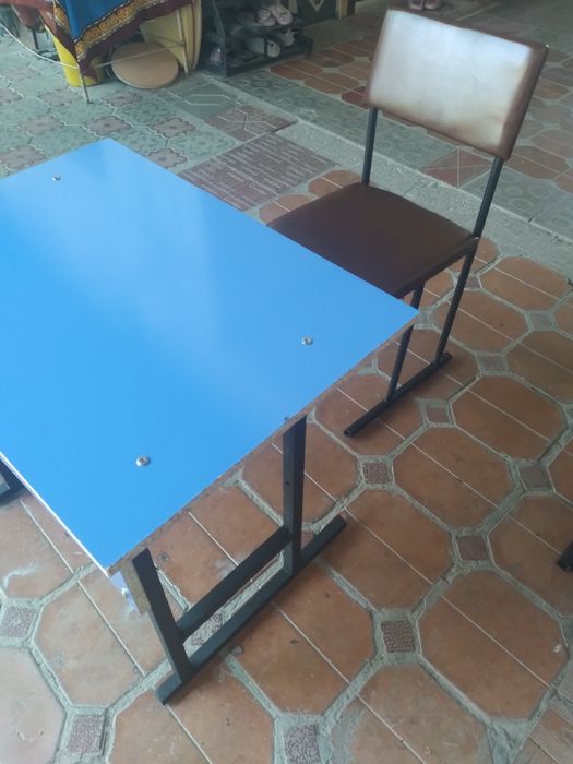 Продаётся парта со стулем