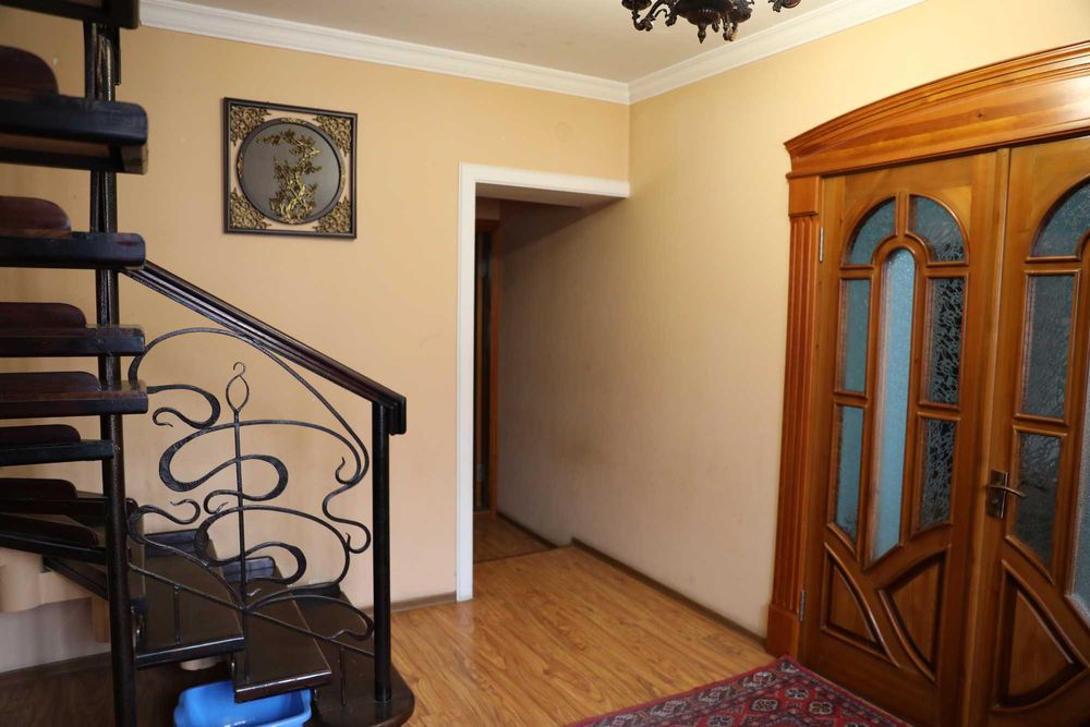 Тошкент ш Юнусобод т Ц-5 даҳасида 2,3 сотихли ховли уй сотилади.