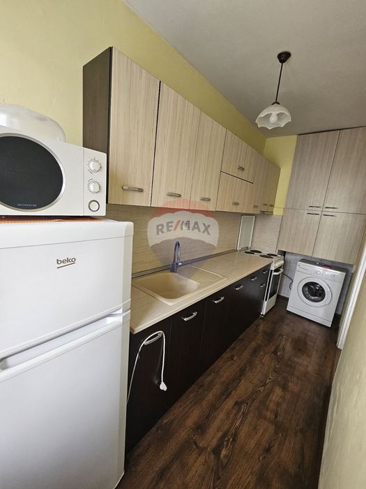 Четиристаен апартамент под наем, Окръжна болница