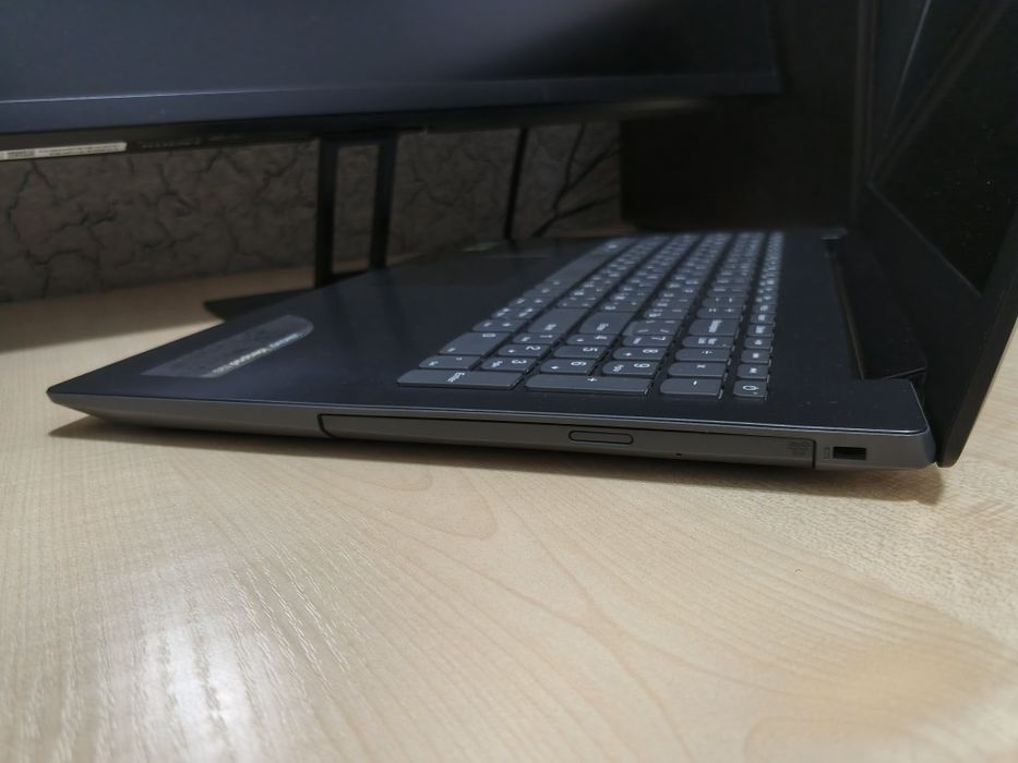 LENOVO 15,6"/CORE i3-6006U/8GB DDR4/120GB SSD+500GB HD/920MX 2GB GDDR5