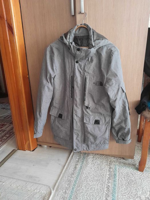 Куртки зимние,утепленные для мальчика в отличном состоянии,черная