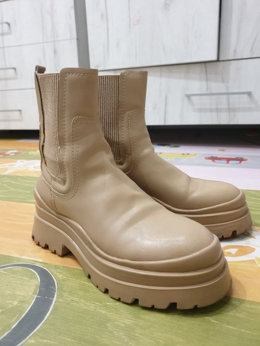 НАМАЛЕНИ НА 30ЛВ.Боти Stradivarius