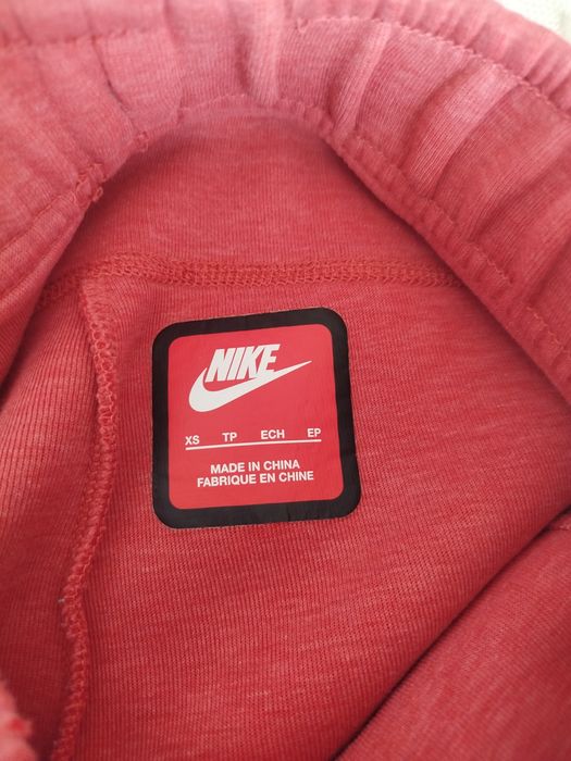 Nike tech fleece червено