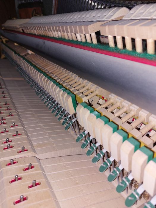 Pianina Malmsjo ( mecanică Renner, transport gratuit)