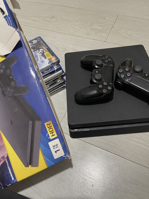 Ps4 Sony 1 tb в отличном состяний