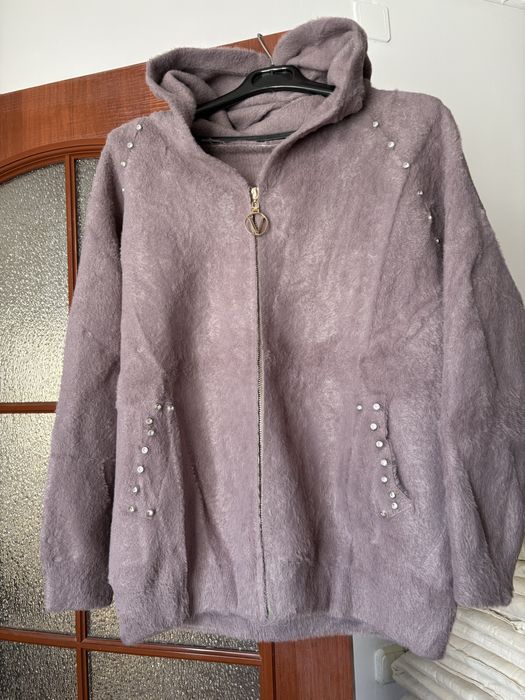 Продается бомбер, куртка.