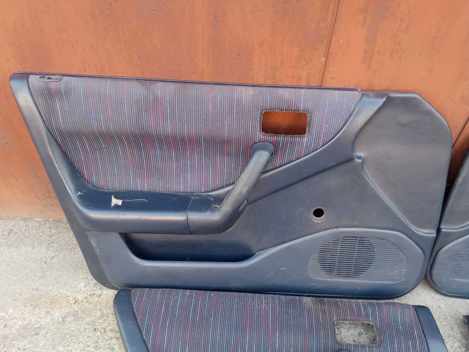 Обшивки дверей Mazda 323F Слепая