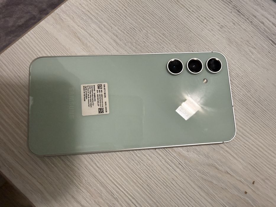 Продам Samsung S23 FE 256 gb памяти