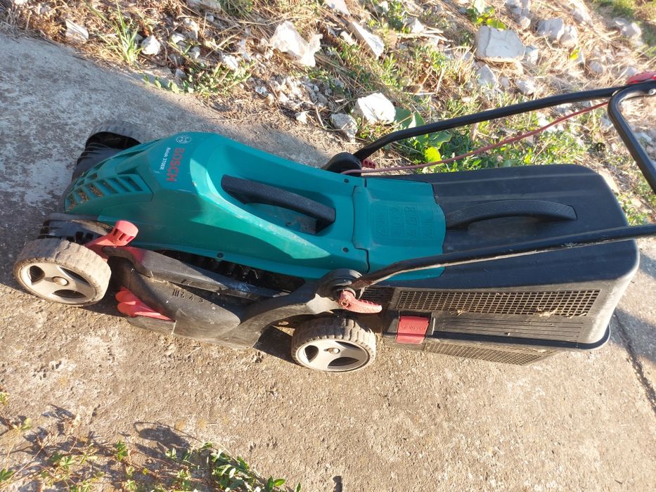 Masina tuns iarba Bosch 250lei