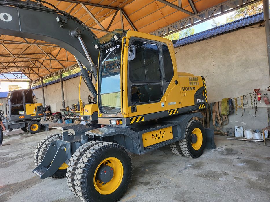 Karea dan 145 Volvo zurlari keldi.