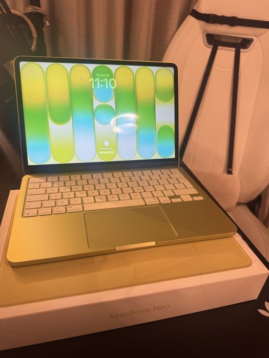 Apple MacBook Neo 13” Verde – 8GB RAM, 256GB SSD, aproape nou