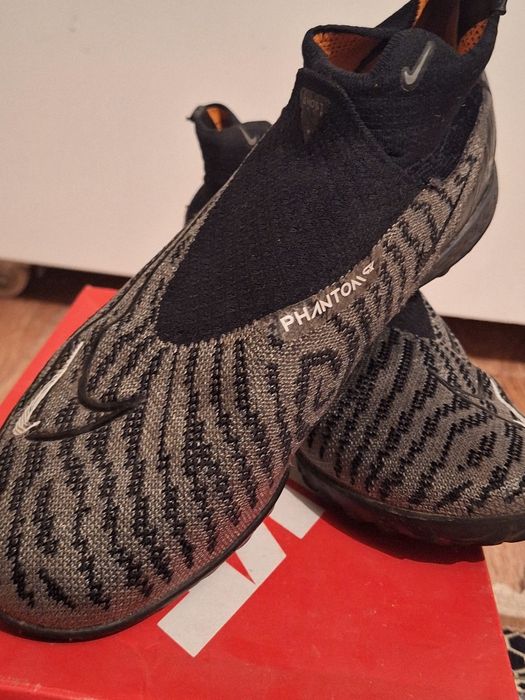 Кроссовка фантом