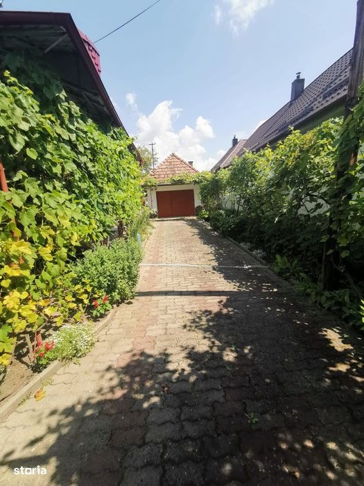 Casa Miercurea Nirajului cu teren, garaj si livada
