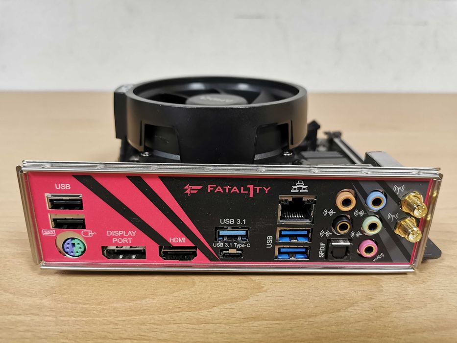 Asrock Fatal1ty X470 Gaming ITX/ac дъно с процесор AMD Ryzen 7 1700