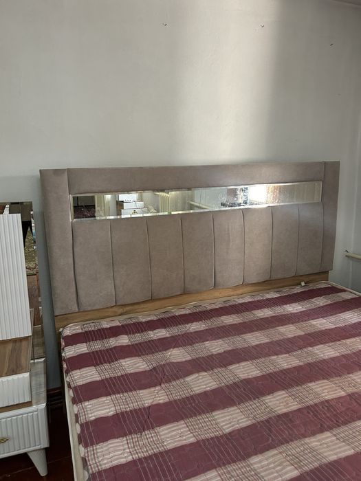 Продам спальный гарнитур