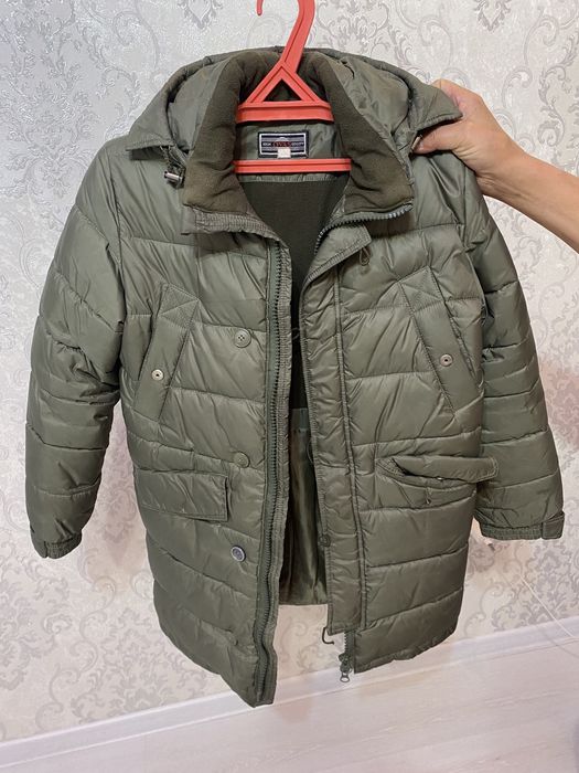 Продам зимние пуховики на мальчика зеленая еще внутри на флисе черная