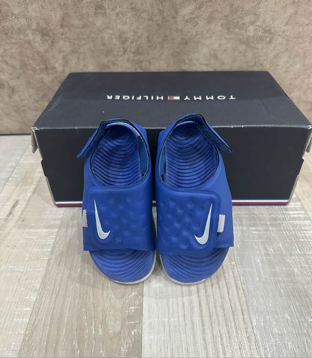 Продавам детски сандали Nike Sunray Protect (AJ9077-400) в син цвят.

Размер: EUR 23.5
Без кутия

Сандалите са носени, но в добро състояние – вижда се