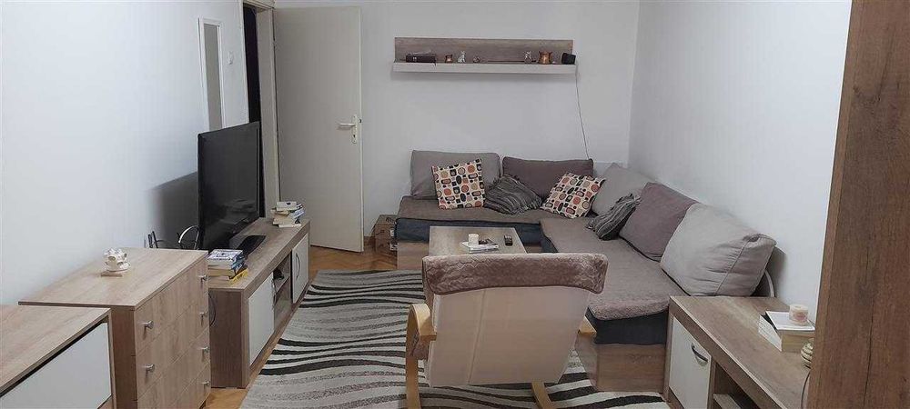 Дава се под наем Двустаен апартамент в Бургас, Изгрев - 47 кв.м за 193.8 € - Снимка #1