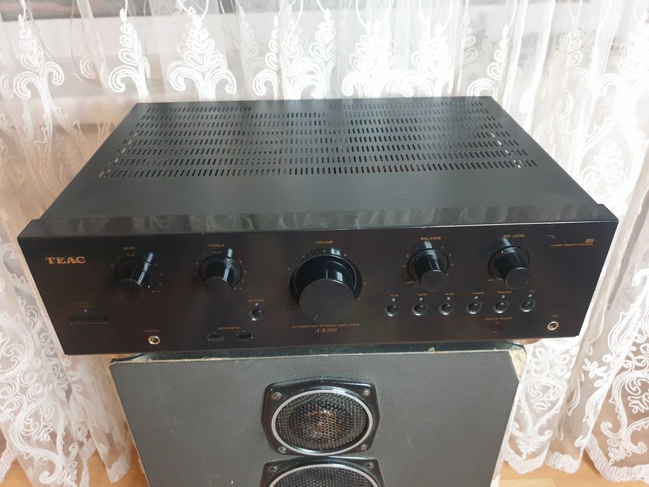 Интегральный усилитель  TEAC A-R300