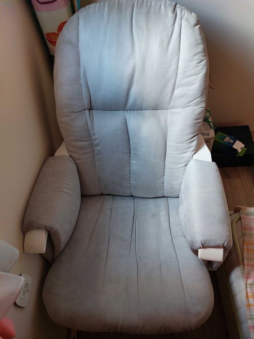 Люлеещ фотьойл с табуретка